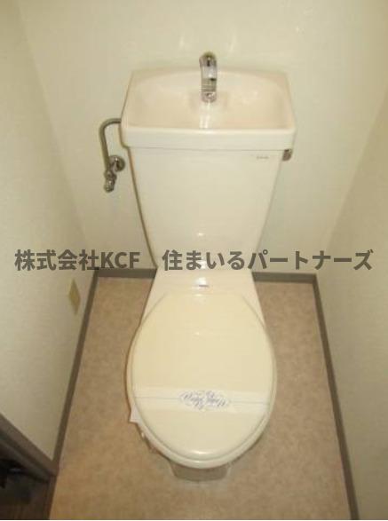 トイレ　落ち着いた色調のトイレです