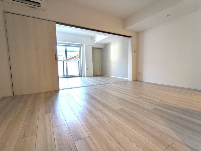 居室・リビング　こちらの居間で趣味の時間をお楽しみください