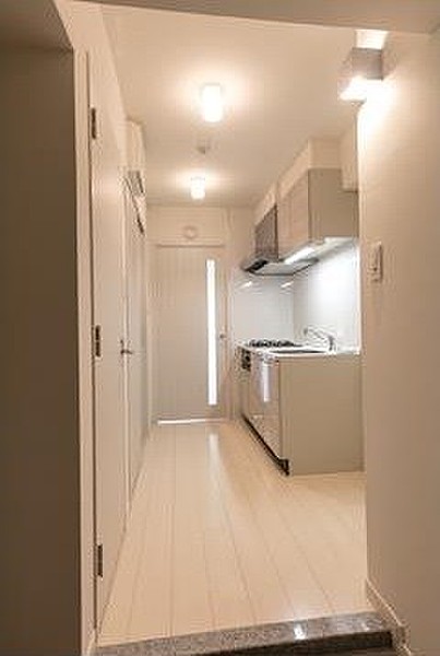 玄関　※別部屋の参考写真です。