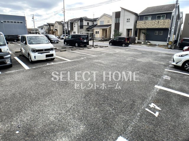駐車場　同型タイプです