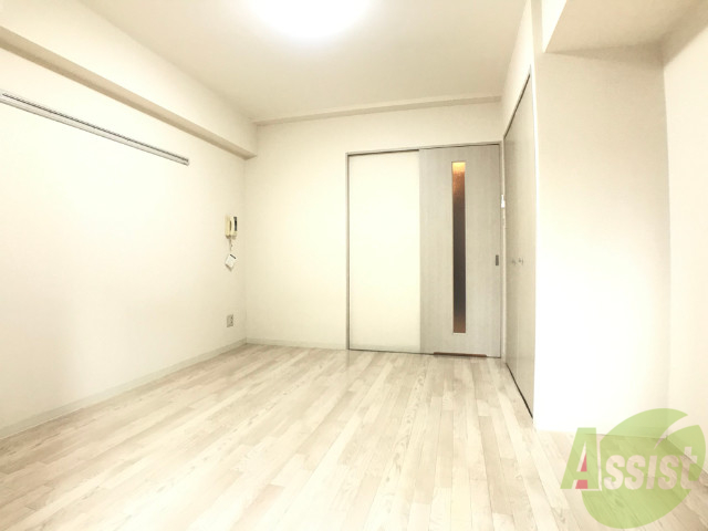 居室・リビング　９．２帖の洋室です。生活のメインとなる部屋ですね。