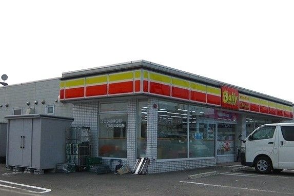 コンビニ　デイリーヤマザキ和歌山手平店様（コンビニ）まで400m