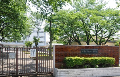 中学校　練馬区立練馬中学校（中学校）まで592m