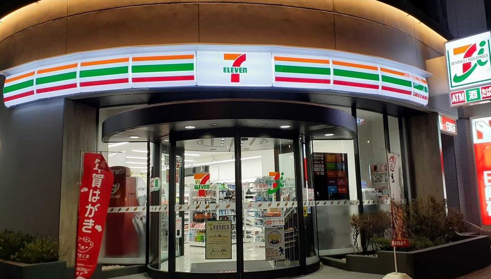 コンビニ　セブンイレブン台東柳橋1丁目店（コンビニ）まで216m