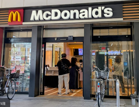 飲食店　マクドナルド 阪神出屋敷店（飲食店）まで684m