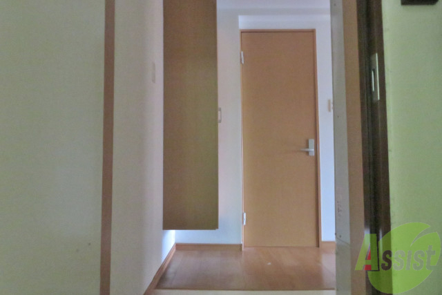 玄関　玄関からお部屋の中が見えないのはいいですね。