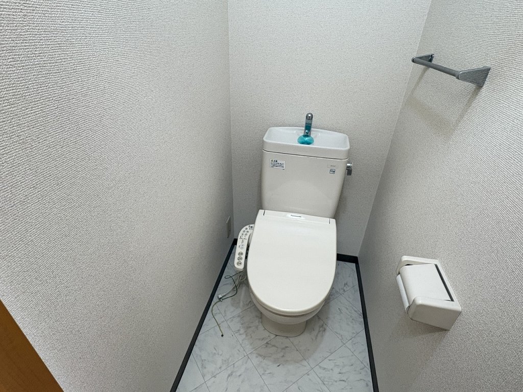 トイレ　嬉しいウォシュレット完備