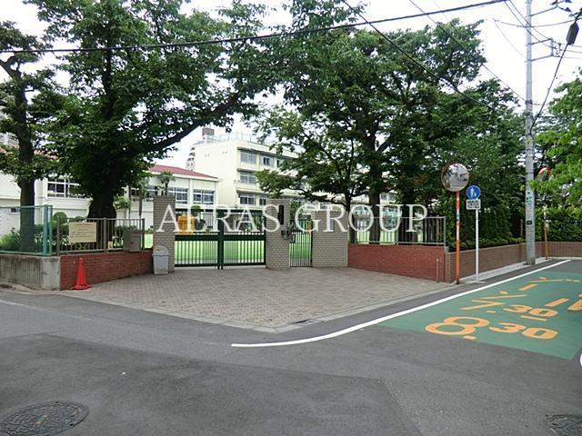 小学校　北区立滝野川第三小学校（小学校）まで529m
