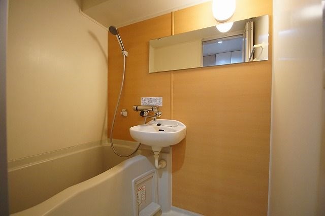 バス・シャワールーム　同建物・別部屋