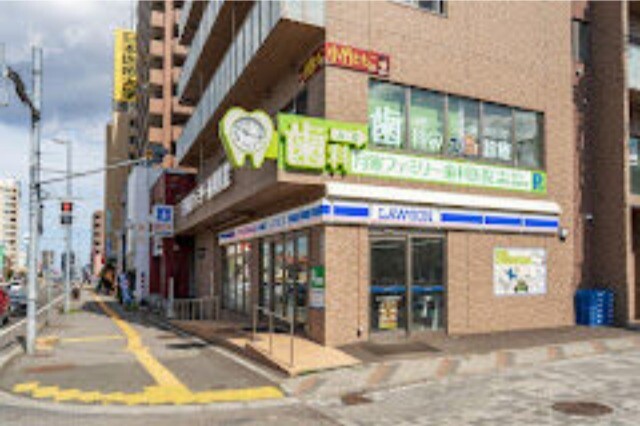 コンビニ　ローソン札幌月寒中央通店（コンビニ）まで12m