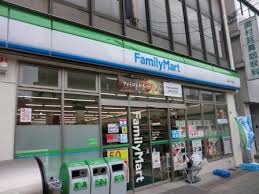 コンビニ　ファミリーマート 市岡一丁目店（コンビニ）まで558m