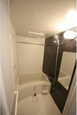 バス・シャワールーム　※写真は同じマンションの違う部屋のものになります。