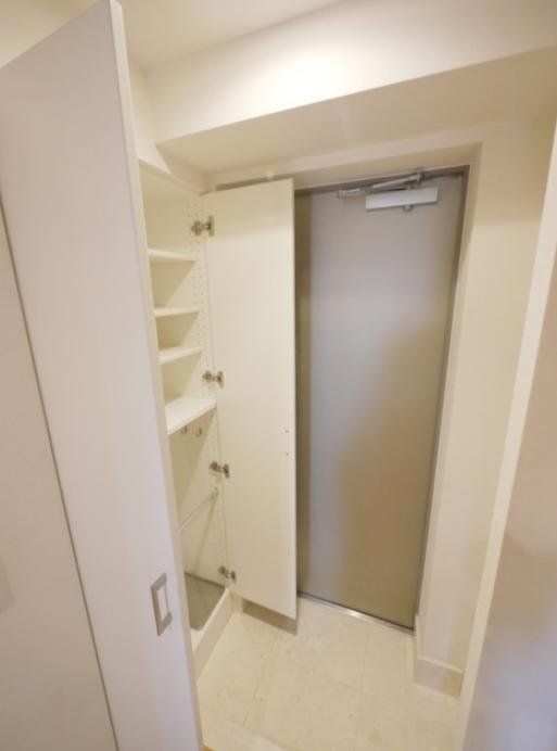 玄関　※別部屋参考写真