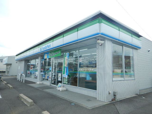 コンビニ　ファミリーマート（コンビニ）まで260m