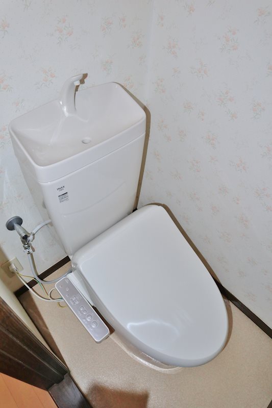 トイレ　嬉しい温水洗浄便座♪
