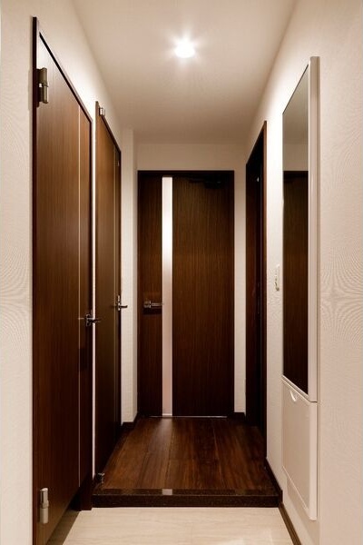 玄関　※写真は同じマンションの違う部屋のものになります。