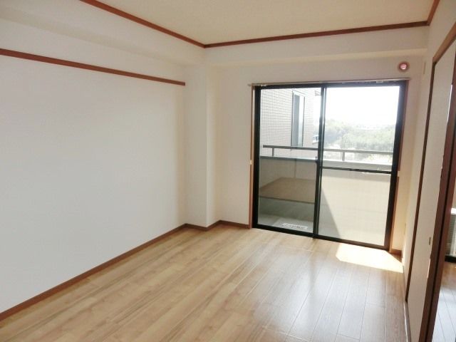 その他部屋・スペース　採光の良いお部屋です。