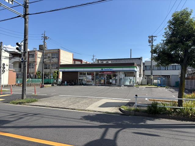 コンビニ　ファミリーマート千成西店（コンビニ）まで470m