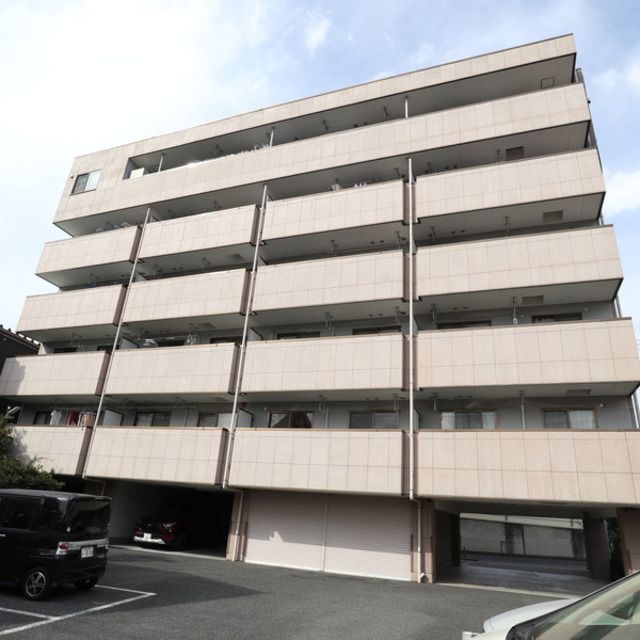 建物外観　６階建ての賃貸マンション