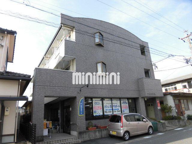 建物外観　重量感のある外観ですね。