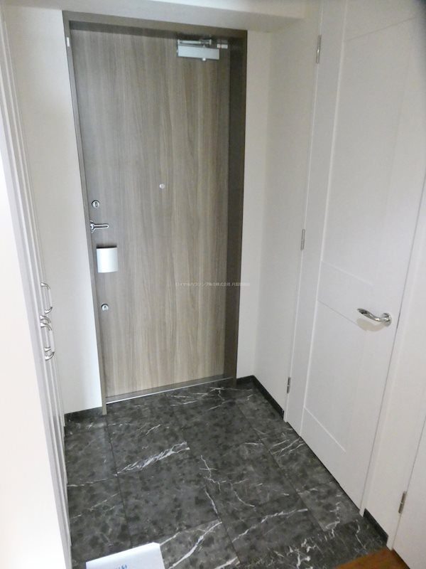 玄関　※別部屋参照写真