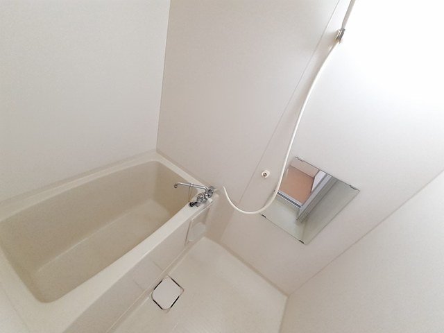 バス・シャワールーム　コンパクトで使いやすいお風呂です