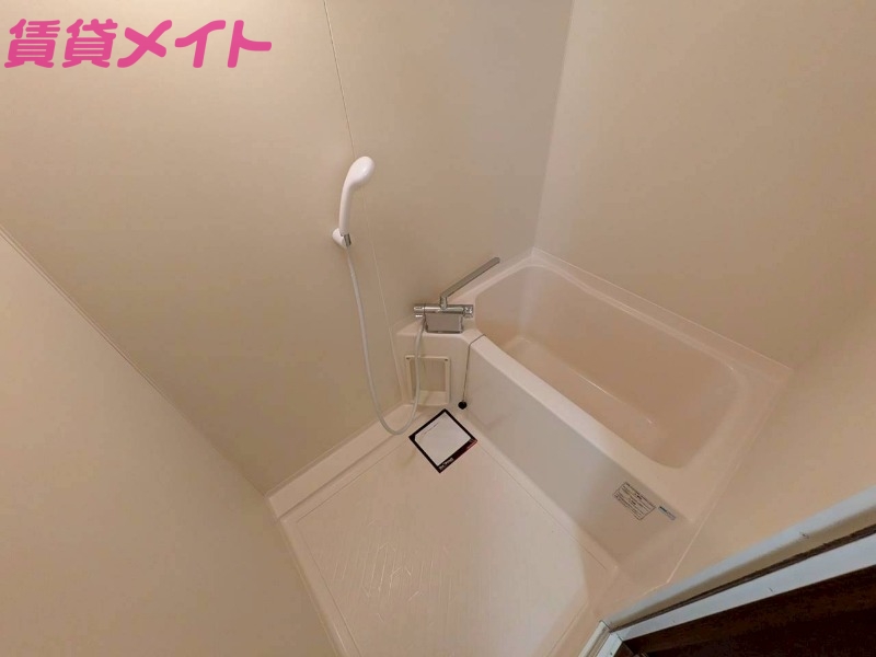 バス・シャワールーム　同物件別部屋写真