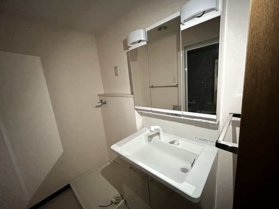 洗面設備　※同建物の別のお部屋の写真です。