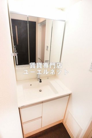 洗面設備　清潔感ある独立洗面台で毎日気持ちよく♪