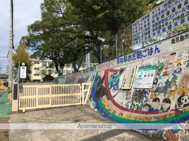 小学校　宇宿小学校（小学校）まで1011m