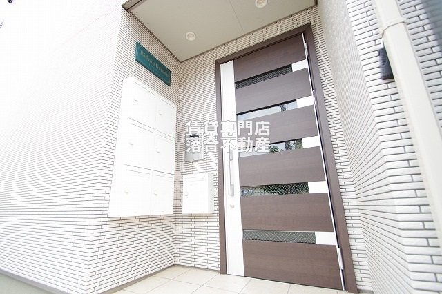 エントランス　オートロック付きで安心♪