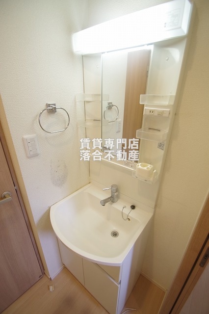 洗面設備　独立洗面化粧台付き