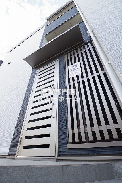 建物外観　落ち着いた色合いの外観ですね(^^)