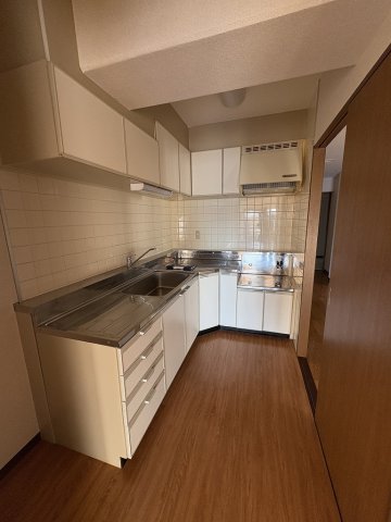 キッチン　別のお部屋の写真です