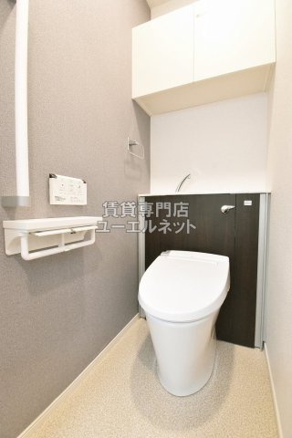 トイレ　温水洗浄便座付き