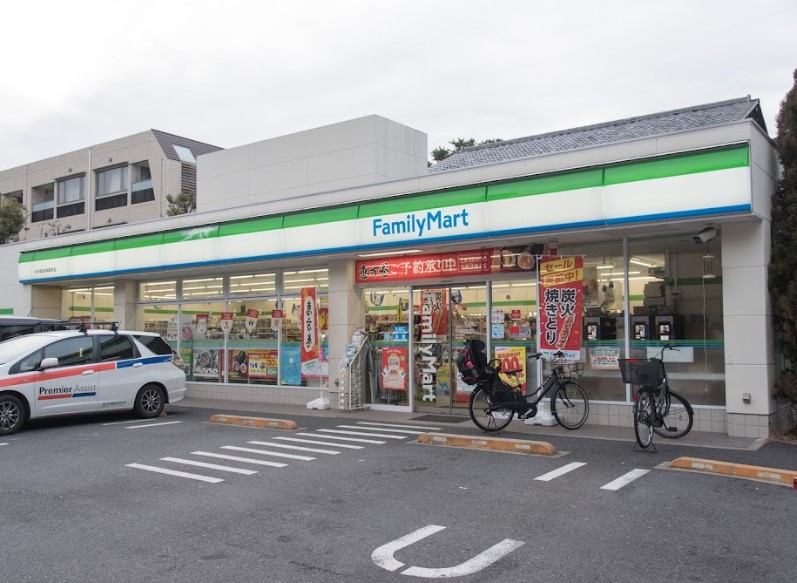 コンビニ　ファミリーマート246世田谷桜新町店（コンビニ）まで307m