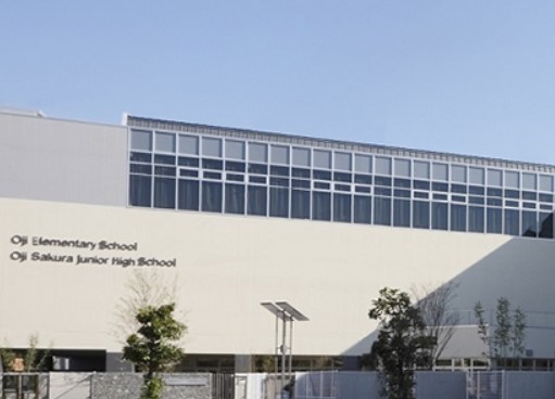 中学校　北区立王子桜中学校（中学校）まで752m