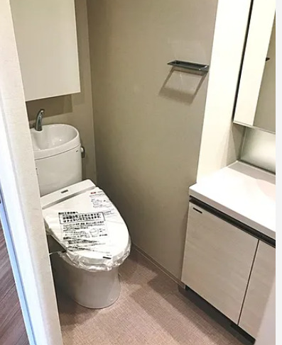 トイレ　※反転タイプのお部屋の写真を使用しています。