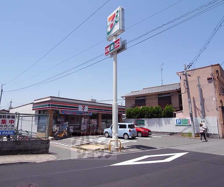 コンビニ　セブンイレブン 宇治近鉄小倉駅西店（コンビニ）まで300m
