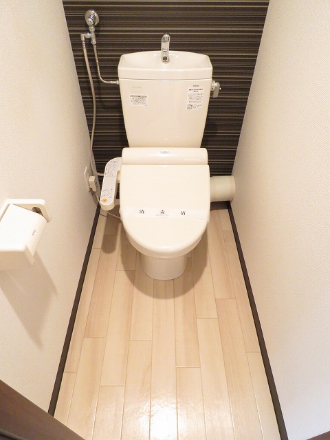 トイレ　嬉しいウォシュレット付きのトイレ！便座温かいですよ♪