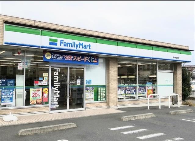 コンビニ　ファミリーマート（コンビニ）まで1217m