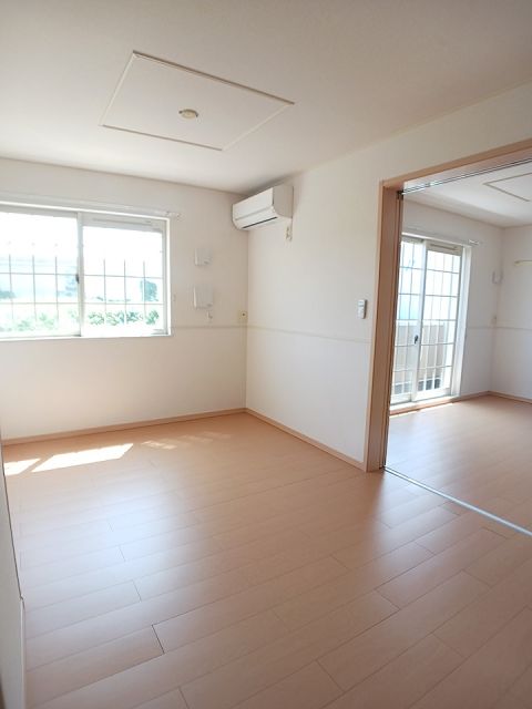 ラネージュIII番館の居間写真