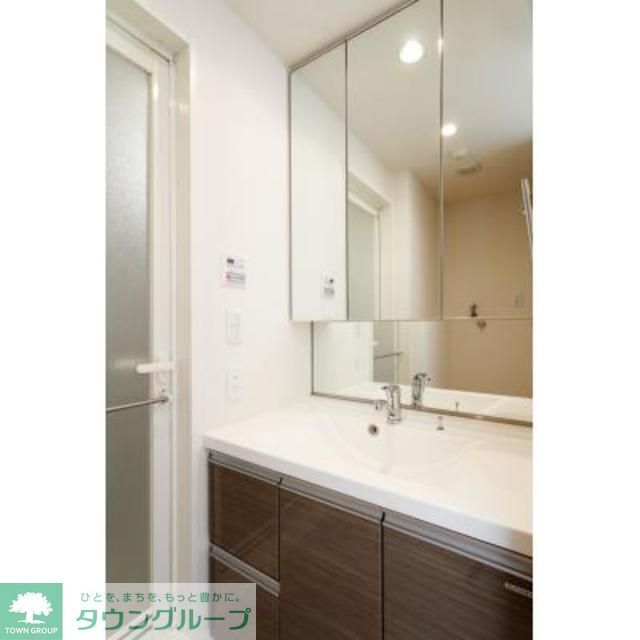 洗面設備　※写真は同タイプ住戸です。