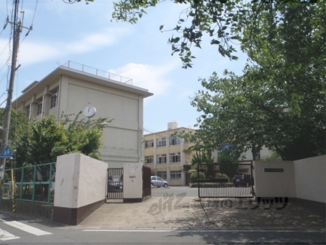 中学校　久世中学校（中学校）まで500m
