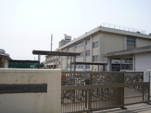 中学校　浦安市立入船中学校（中学校）まで513m