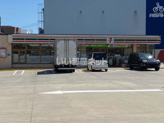 コンビニ　セブンイレブン 鈴鹿岸岡町店（コンビニ）まで458m