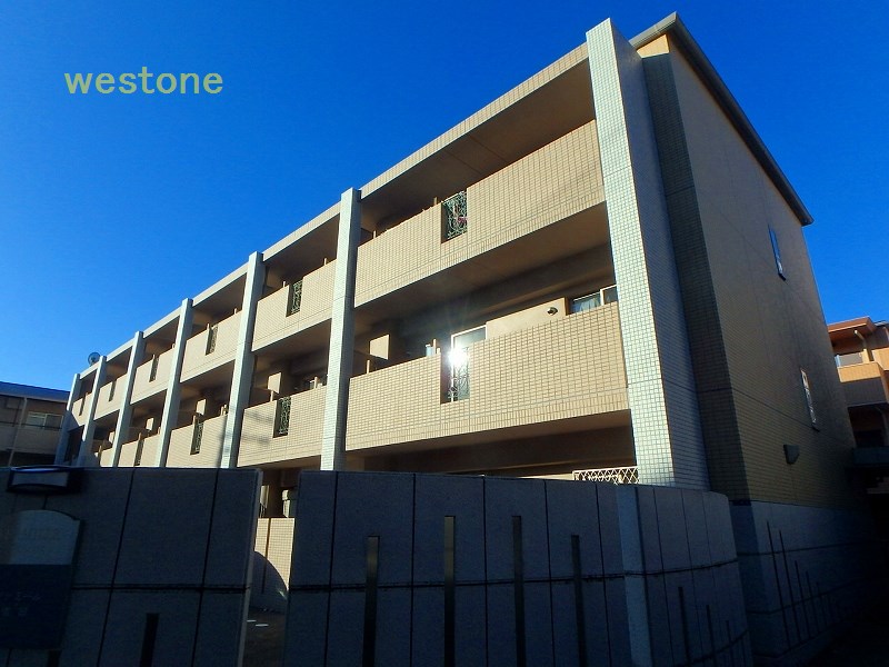建物外観　RC造３階建てマンション