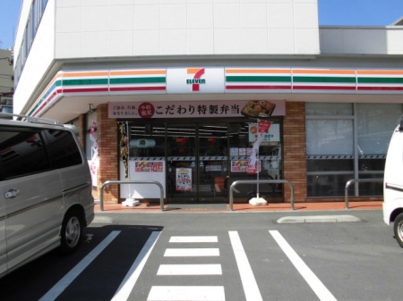 コンビニ　セブンイレブン 北八王子駅西口店（コンビニ）まで593m