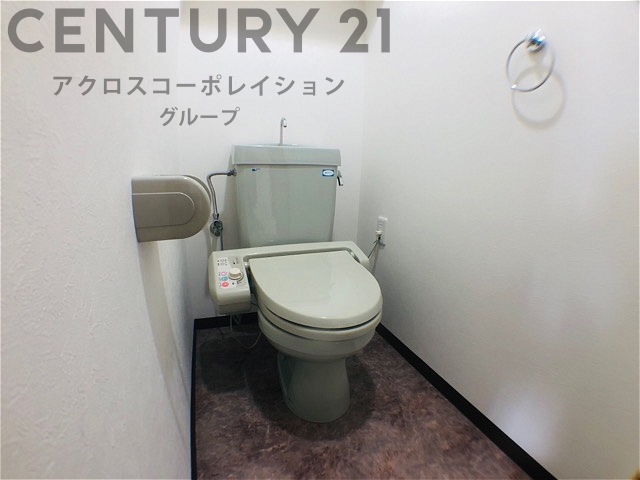 トイレ　温水洗浄便座付きのトイレです♪