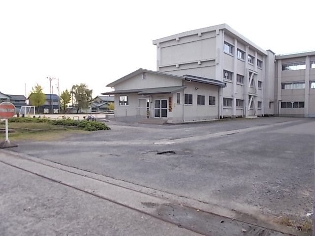 小学校　岐阜市立且格小学校（小学校）まで350m